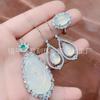 Conjunto Fivela de Segurança em Calcedônia Branco Gelo Incrustada Banhada a Prata Brincos Anel Colar Ágata Branca Conjunto de Três Peças de Jade
