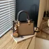 Bolso cruzado de nicho retro chic transfronterizo para mujer, nuevo bolso cruzado popular de principios de otoño 2026, bolso de mano cuadrado pequeño a la moda