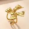 Anillo Popular Transfronterizo para Mujer, Anillo de Acero Inoxidable con Baño de Oro de 18 Quilates Moderno y de Alta Gama, Anillo de Acero de Titanio con Lazo Prensado en Aceite