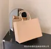 Las bolsas de fieltro se pueden personalizar con logotipos para promoción y publicidad corporativa, bolsas de compras de regalo ecológicas de gran capacidad y recuerdos