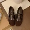 Zapatos retro estilo academia Mary Jane para mujer 2026 primavera y otoño nuevos zapatos de un solo color de punta cuadrada zapatos planos de cuero tallado para mujer