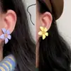 Pendientes de flores de primavera y verano para mujer, con aguja de plata S925, elegantes y femeninos, con pintura en aerosol de metal y cinco hojas.
