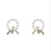 Pendientes de perla de diseño nicho de Corea del Sur para mujer, pendientes de lujo ligero de alta calidad, nueva moda de celebridad de Internet 2024
