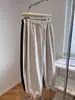 Calça de moletom casual feminina cinza para outono, de corte solto, modelagem reta que afina a silhueta, com bom caimento e design estiloso