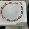 El Pulsera Alexander Tiene un Fuerte Efecto de Cambio de Color Rojo-Verde, Apareciendo Verde al Sol, con Incrustaciones de Plata S925