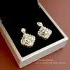 Pendientes de Flor de Perla y Circonita de Moda y Exquisitos para Mujer Pendientes de Gama Alta Retro Francés Pendientes Versátiles de Lujo Ligero de Nicho