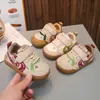 Tênis Esportivo para Bebê 2026 Novo Modelo Sapatos para Meninos e Meninas Antiderrapante Primavera e Outono Sapatos Infantis para Exterior Sapatos Esportivos Funcionais Infantis
