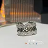 Anillo abierto estilo palacio de nicho Versa para mujer, imitación de zafiro de lujo ligero, todo a juego, hueco, encaje, índice de dedo con temperamento