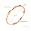 Pulseras de Acero de Titanio Serie No Descolorante para Mujer, Diseño de Broche de Moda, Joyería Popular de Celebridades de Internet, Joyería Exquisita Incrustada con Diamantes al por Mayor Transfronteriza