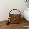 Bolso de Hombro de Moda Retro Nuevo Otoño e Invierno 2026 Transfronterizo, Bolso Cruzado Elegante, Bolso Tipo Cubo con Textura, Sensación de Alta Gama para Mujer