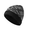 Nuevo sombrero de lana para hombre y mujer, versátil para invierno, con letras, grueso, cálido, esencial para montar, a prueba de frío, sombrero de punto en stock