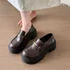 Zapatos pequeños de cuero negros con punta redonda que aumentan la altura para mujer 2026 mocasines tacón grueso retro primavera estilo británico versátiles zapatos de vestir