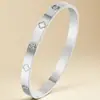 Pulsera de Acero Inoxidable que No se Desvanece Joyería de Trébol de Cuatro Hojas Pulsera de Acero de Titanio para Mujer Versátil Diseño de Nicho Lujo Accesible Gama Alta
