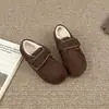 Zapatos de algodón para mujer Birkenstock 2026 estilo nuevo otoño e invierno mocasines de felpa zapatos peludos para uso en exteriores con cierre de velcro y suelas planas de corte profundo