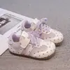Zapatillas antideslizantes de suela blanda para niños, estilo primavera y otoño, zapatos casuales dulces de lunares para niñas, zapatos de bebé transpirables, zapatos Forrest Gump
