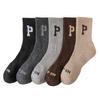 Calcetines de lana para hombre, otoño e invierno, nuevos, gruesos y cálidos, con la letra P, de goma alta, de tubo medio, informales, combinables, de moda.