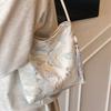 Bolso de Hombro Cruzado Tipo Cubo Elegante con Bordado de Mariposa, Gran Capacidad, Nuevo Otoño 2026, Bloques de Color Estilosos, para Viaje/Trabajo