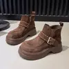 Botas Martin Estilo Británico Gamuza Suela Gruesa para Mujer 2026 Otoño Nuevas Llegadas Botines Ropa de Trabajo Correas con Hebilla Tacones Gruesos de Moda Botas de Moda