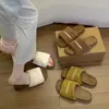 Pantuflas de felpa para mujer estilo Birkenstock, para usar en exteriores, nuevo modelo otoño e invierno 2026, suela plana suave, antideslizantes, versátiles y de moda, pantuflas peludas