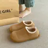 Botas de neve novas estilo slip-on com forro de fleece quente de inverno, totalmente fechadas, mocassins de sola reta 2026, sapatos de algodão, sapatos estilo Birkenstock para mulheres