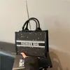 Bolsa Pequena Tendência Color-blocking Feminina Verão 2026 Nova Casual Estilo Coreano Fashionable Bolsa de Mão Simples Pequena Quadrada