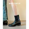 Versão em pele de ovelha de botas curtas femininas que aumentam a altura, botas Martin outono 2026, botas finas retro elegantes estilo francês