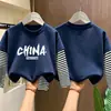 Camiseta de manga longa respirável de algodão puro para meninos, camada base para primavera e outono, novo visual estiloso de duas peças, top estampado versátil