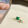 Anillo Versa retro pequeño de 1.0 quilate de diamante de imitación para mujer, chapado en oro, microincrustado, retro, cuadrado, de cuatro garras, ratán, anillo de diamante de amor