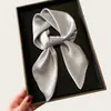 Pañuelo Cuadrado Pequeño de Color Sólido Blanco Leche Beige para Mujer, Adecuado para Primavera, Otoño y Verano, para Combinar con Camisas, como Protector de Cuello, Pañuelo Fino de Gasa o Pañuelo para el Cuello