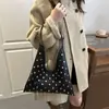 2026 Nuevo Bolso de Hombro Simple de Moda Bolso de Axila de Remache de Personalidad de Moda Bolso de Mano con Diseño de Nicho Coreano