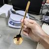 [Espesado y Pulido Fino] Cuchara Redonda Coreana de Acero Inoxidable 304 con Mango Largo y Alto Valor Estético Dorada Popular Cuchara Jingle para el Hogar