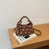 Bolso de lunares para debajo del brazo para mujer, nuevo bolso de mano de estilo coreano de nicho y exquisito para el otoño de 2026, bolso de hombro moderno para el trabajo y los desplazamientos