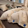 Juego de cama de cuatro piezas con sábana bajera, nuevo modelo 2026, funda de edredón jacquard para dormitorio de estudiante, juego de tres piezas para cama individual, adecuado para todas las estaciones