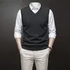 Chaleco de cuello en V, nuevo chaleco de punto sin mangas para hombre de otoño e invierno, color liso, adecuado para ropa de negocios de mediana edad, 340 gramos