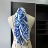 Traje de banho feminino de duas peças estampado estilo novo europeu e americano para 2026, apresentando um design de porcelana azul e branca, conjunto de biquíni sexy com amarração