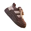 Versión coreana 2026 nuevos zapatos de papá de suela gruesa populares de verano para mujer, mocasines deportivos casuales, zapatillas versátiles que aumentan la altura para mujer