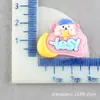 Materiais: Capa de Celular, Cola Cremosa de Desenho Animado DIY para Furar Parede, Acessórios de Resina para Mochila Sanrio, Etiquetas de Letras, Decorações de Fivela de Sapato