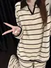 Conjunto de Pijama de Lã Listrado Color Block Casual Estilo Coreano para Mulheres, Outono/Inverno, Tamanho Grande, Confortável, Manga Longa, Calça Longa, Roupa de Casa
