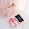 Caja de regalo con lazo rosa, cosméticos, lápiz labial, perfume, bufanda, guantes, regalo de cumpleaños para novia.