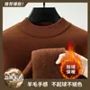 Suéter de lana para hombre al por mayor del fabricante con forro polar integrado, nuevo modelo otoño e invierno 2025, cuello semi-alto, felpa, suéter de lujo ligero para hombre