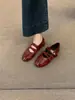 Primeiro Encontro Temporada Estilo Ballet Bico Redondo Baixo Costurado Elástico Couro Macio Vermelho Pequeno Sapatos Individuais Femininos 2026 Novo Estilo Fundo Plano Versátil