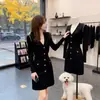 Novo vestido de malha preto elegante e maduro estilo francês para outono e inverno, com gola, slim-fit, para mulheres baixinhas
