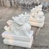 Un Par de Esculturas Pixiu de Mármol Blanco Talladas en Piedra para la Entrada de una Villa en una Zona Residencial, Adornos Animales Tallados a Mano