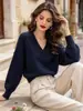 Suéter de punto suelto con cuello en V para mujer, color liso, suave y acogedor, estilo perezoso, top básico de manga larga, venta al por mayor directa de fábrica