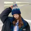 Gorro de punto cálido para mujer para otoño e invierno, estilo coreano, versátil, con patrón Fair Isle y pompón, y forro polar