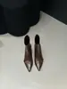 Botas curtas confortáveis de salto alto estilo francês com bico fino para mulheres, nova coleção outono 2026