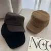 Elegante chapéu de equitação de copa reta, boné newsboy de camurça, chapéu de cavaleiro de aba curta, boa textura para outono e inverno, estilo de rua versátil e vintage
