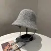 Novo Chapéu Loli com Fenda nas Costas Estilo Coreano para Mulheres Outono e Inverno Chapéu Simples de Tricô para Rejuvenescer e Valorizar o Rosto Pequeno Chapéu de Lã Atacado