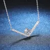 Pingente de Prata Esterlina S925 Colar de Moissanita Um Quilate Corrente de Clavícula Elegante de Alta Qualidade Colar com Letra em Formato V