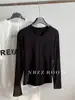 Camiseta de Manga Larga Casual Ajustada para Mujer, Diseño Estilo Coreano, Cuello Redondo Pequeño, Bolsillo, Base Elástica, Moda Principios de Primavera 2026